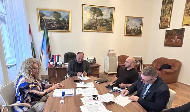 Magyarországi Romák Országos Önkormányzata logó